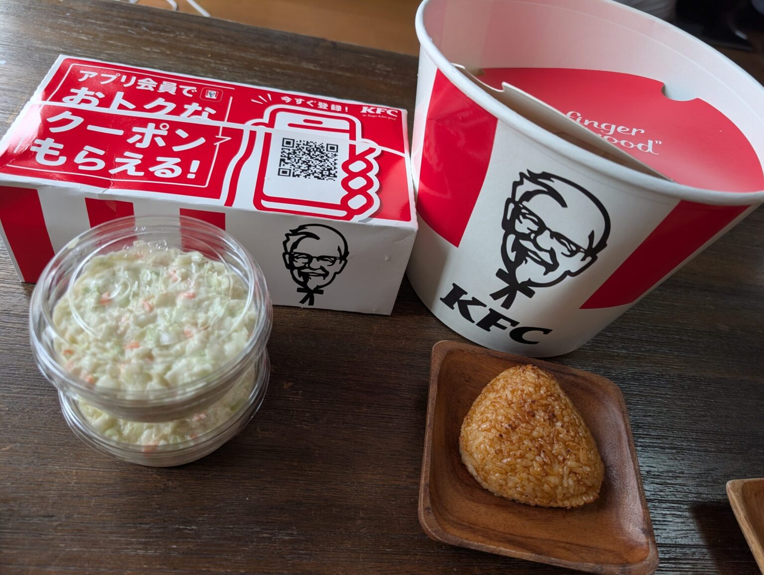 ケンタッキーのオリジナルチキンとサイドメニュー