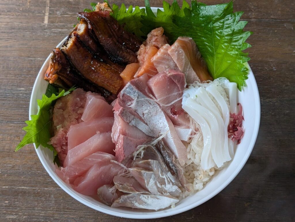お刺身丼