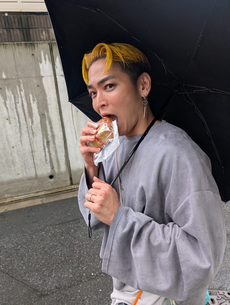 月餅をたべる