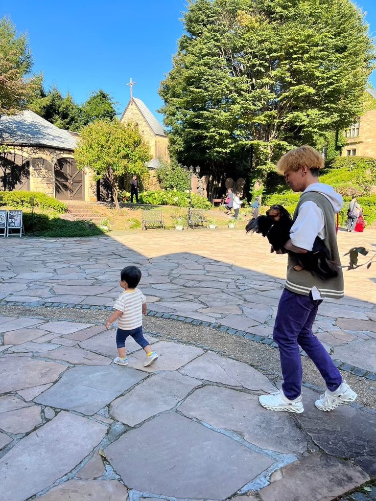 子供を追う