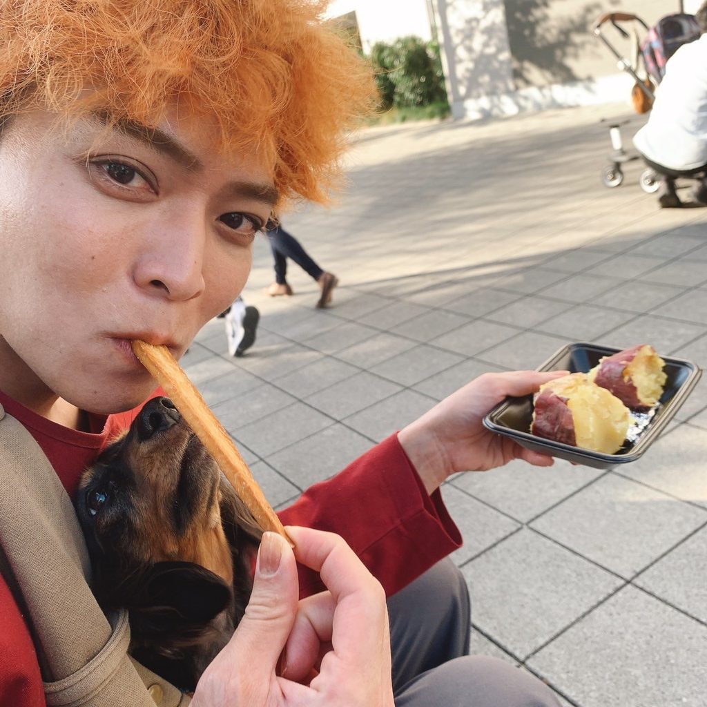 芋を食べるりく