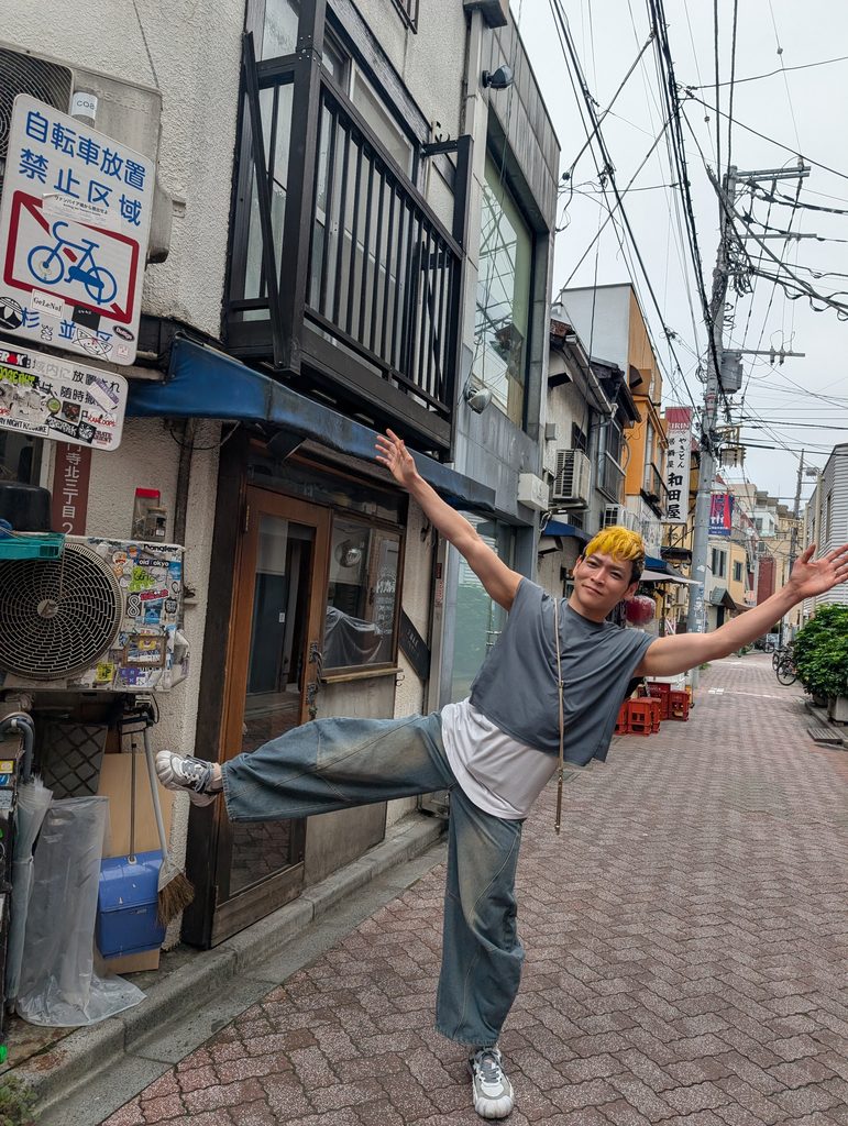 右ポーズ